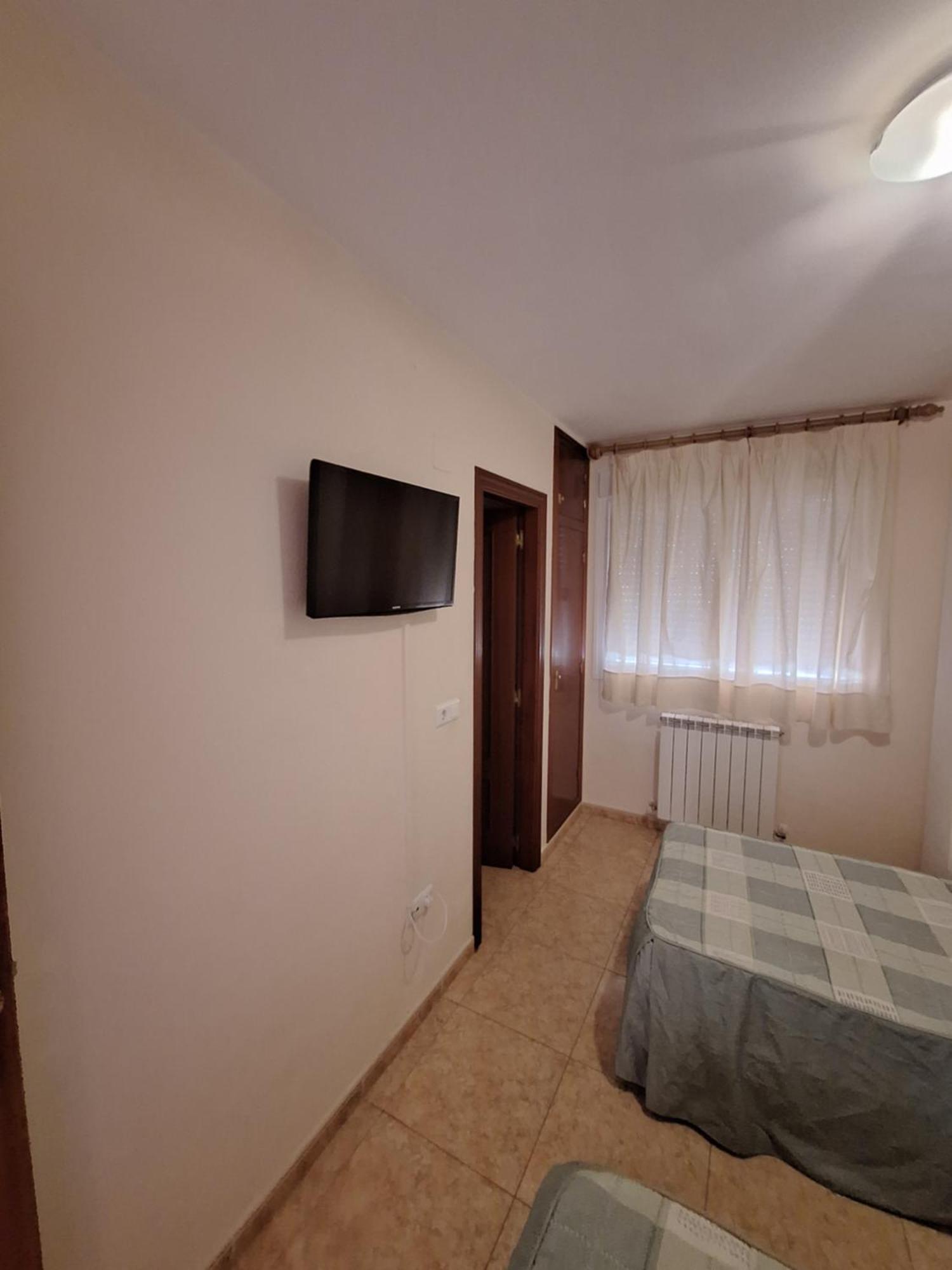 Hostal Pension - La Rotonda Hotell Tardienta Exteriör bild