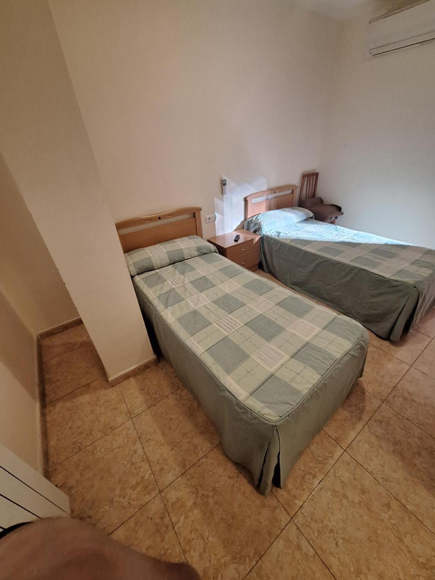 Hostal Pension - La Rotonda Hotell Tardienta Exteriör bild