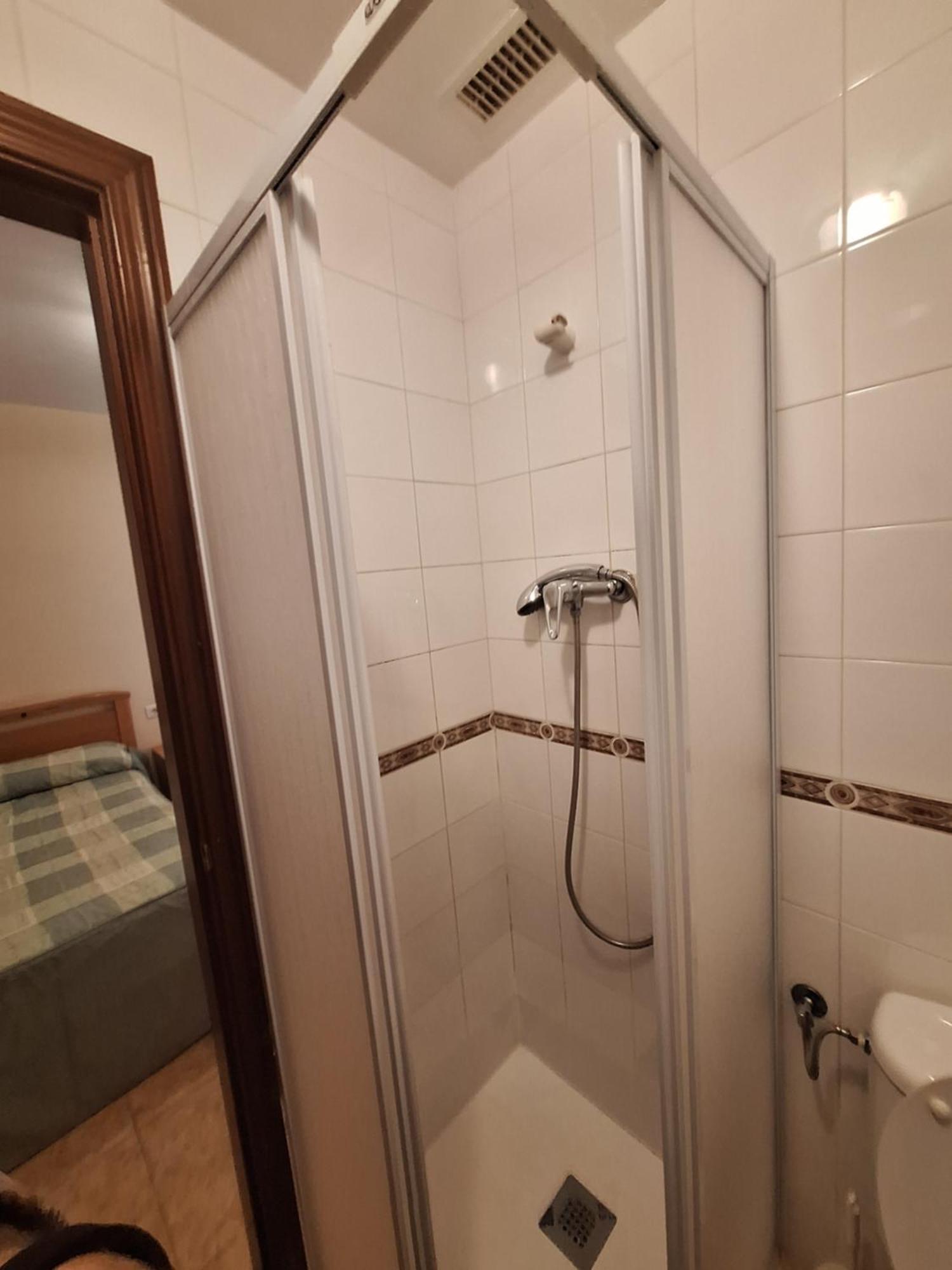 Hostal Pension - La Rotonda Hotell Tardienta Exteriör bild